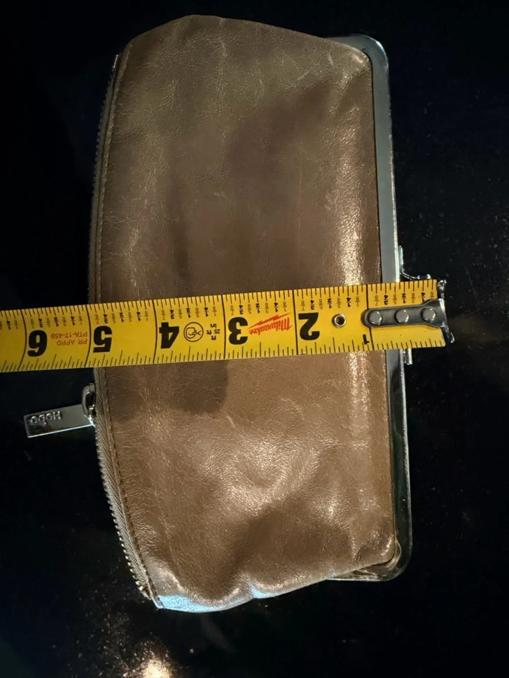 HOBO Millie Clutch in green/gray - Picture 4 of 8